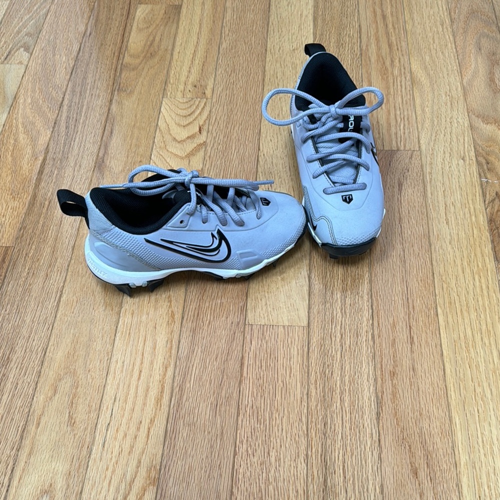 Nike Kids Gray Athletic Cleats